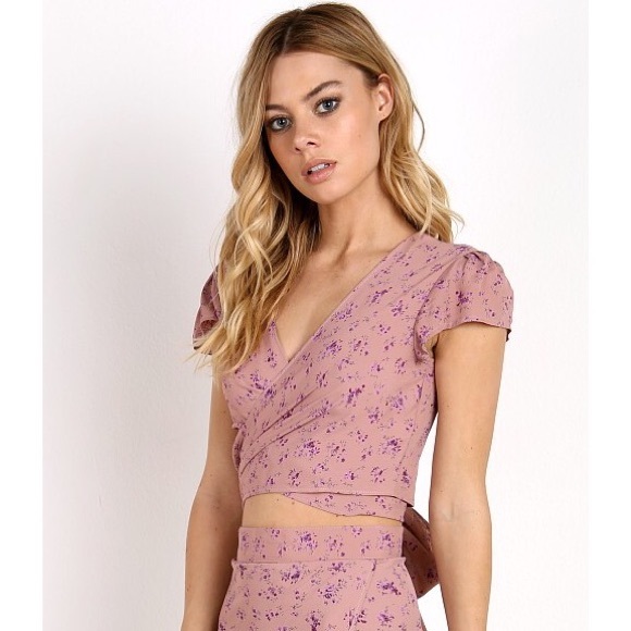 Flynn Skye Tops - NWOT Flynn Skye That’s a Wrap Crop Top - Size Small